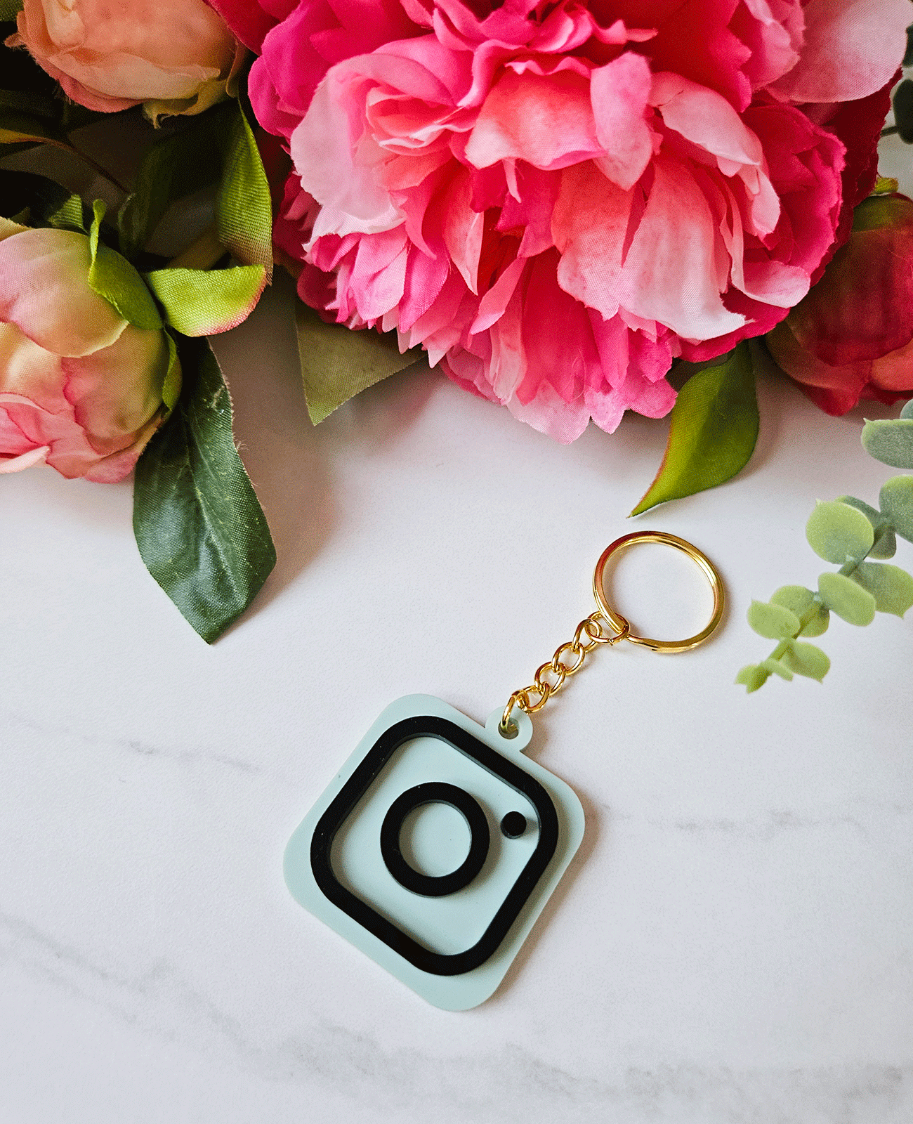 Isikupärane võtmehoidja Instagram QR koodiga HELEROHELINE
