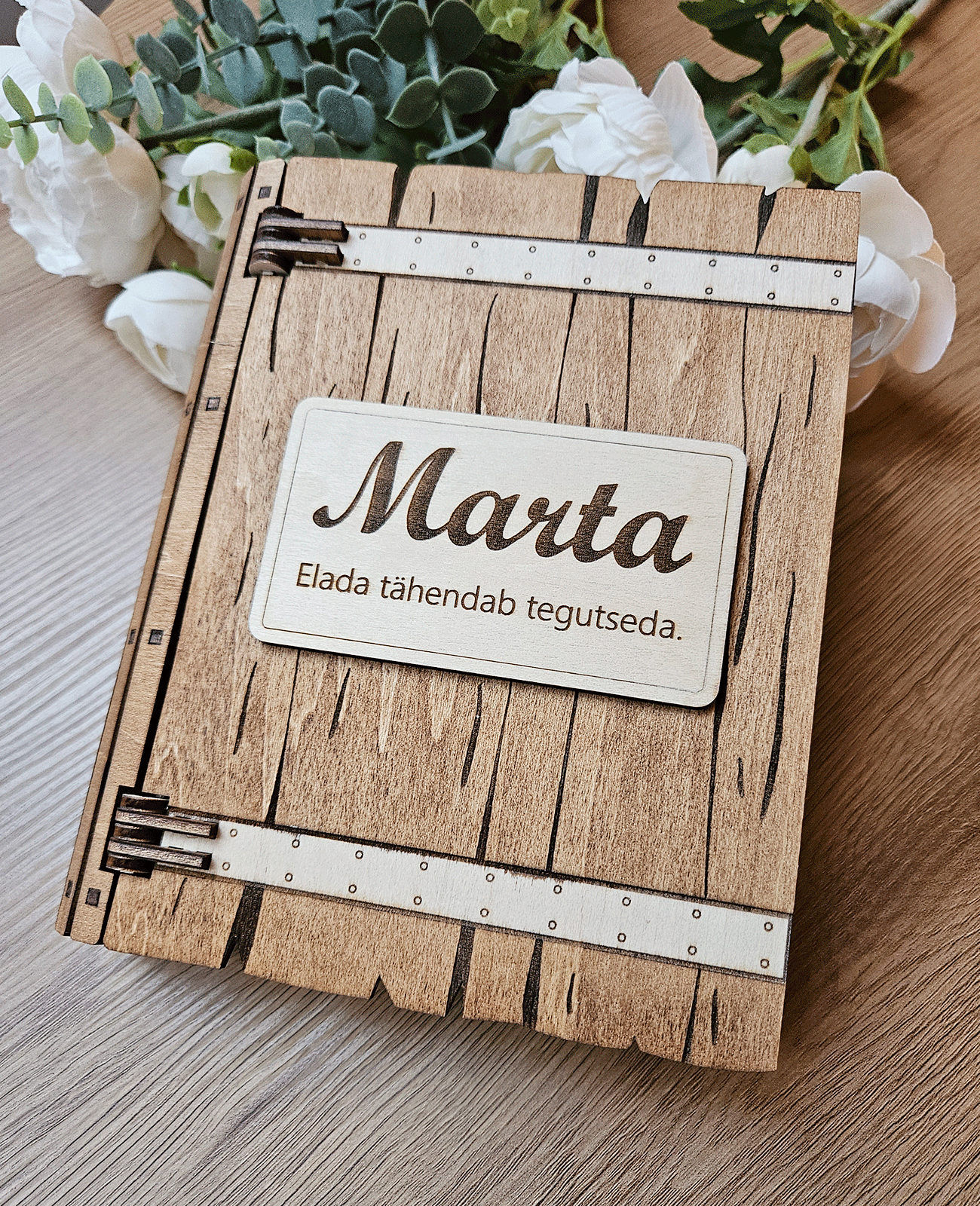 - Isikupärased karbid ja kaardid