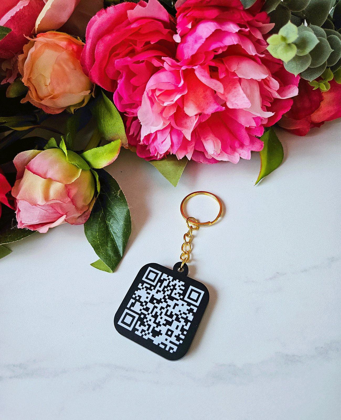 Personalized keychain with Instagram QR code BLACK