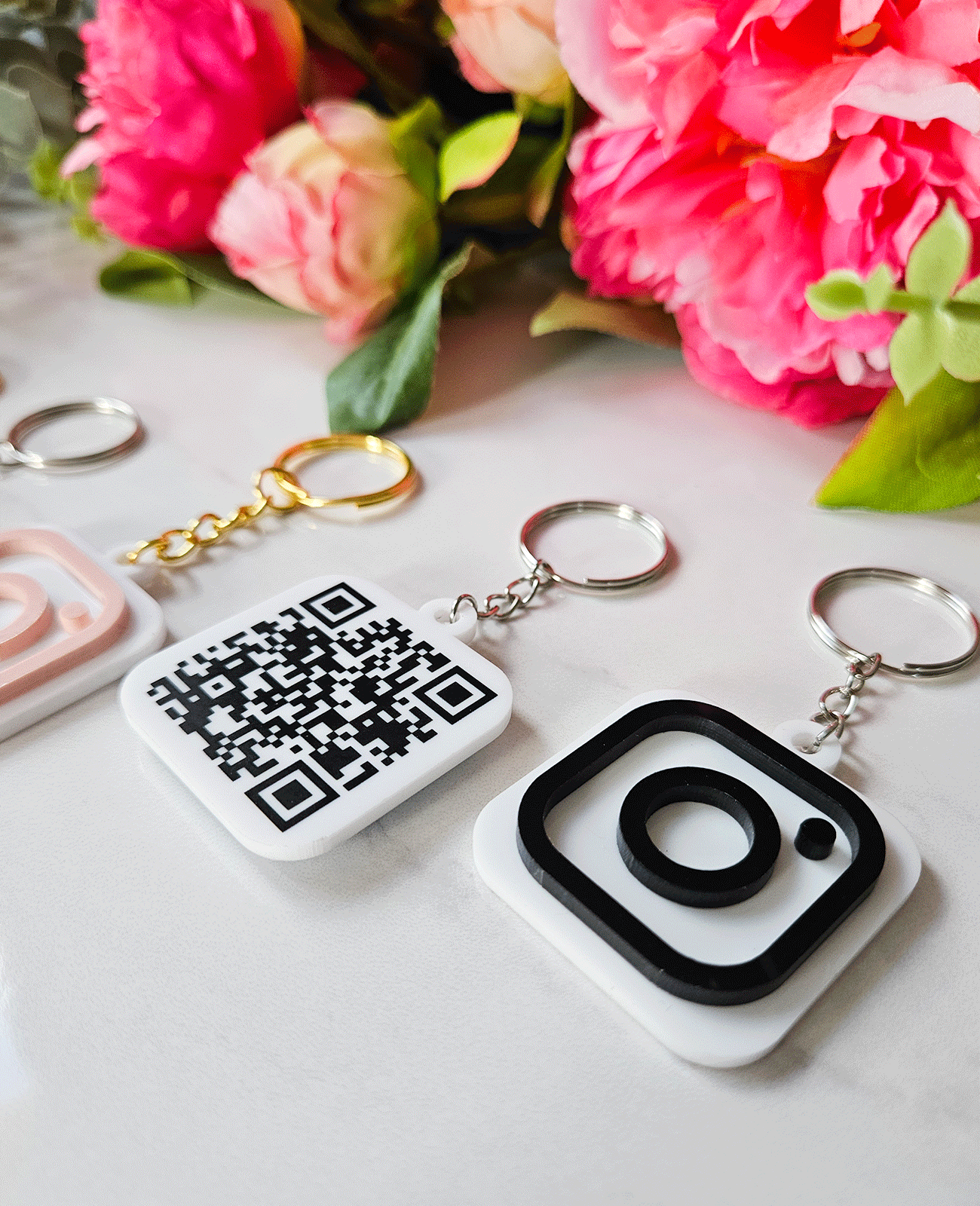 Isikupärane võtmehoidja Instagram QR koodiga VALGE