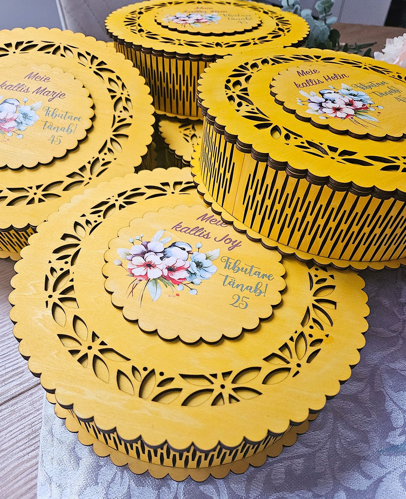 Personaliseeritud suur kinkekarp MINU EMA, pildil värv #05