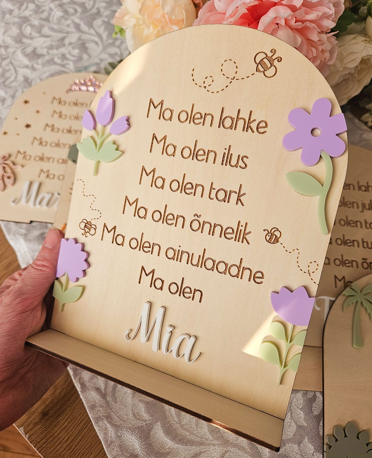 Personaalne puidust afirmatsioonitahvel lastele "Lilled"