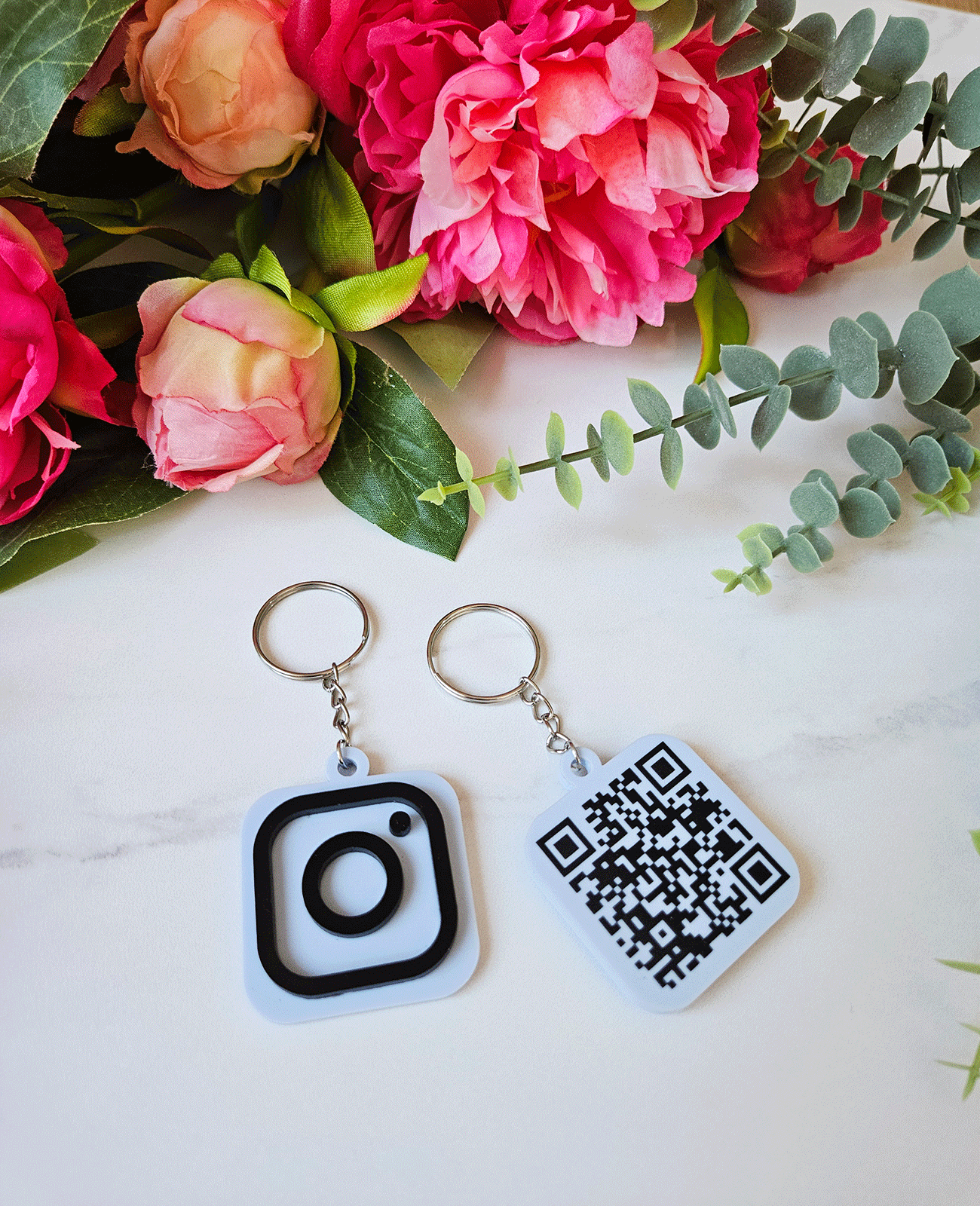 Isikupärane võtmehoidja Instagram QR koodiga HELESININE
