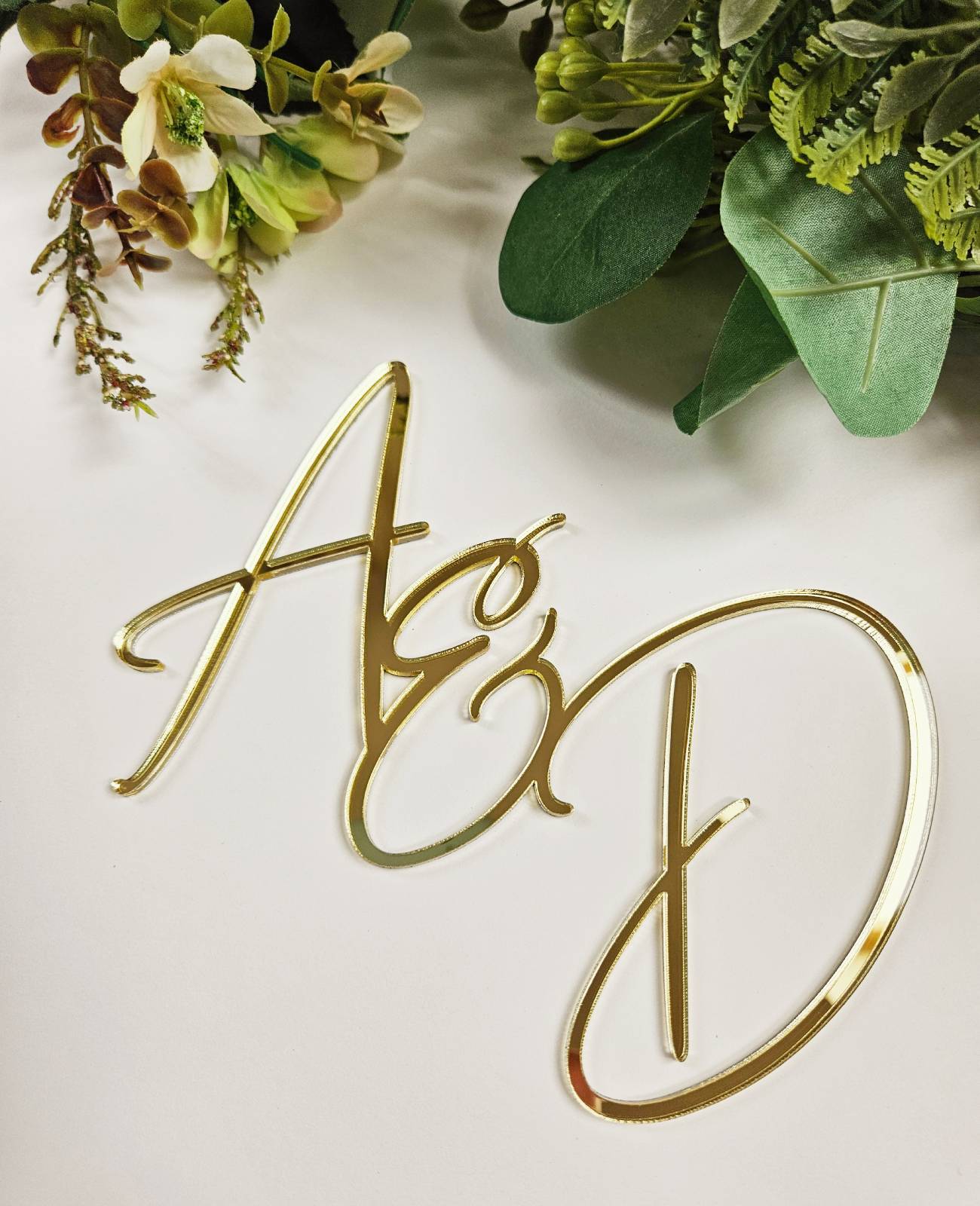 Acrylic name tag, gold