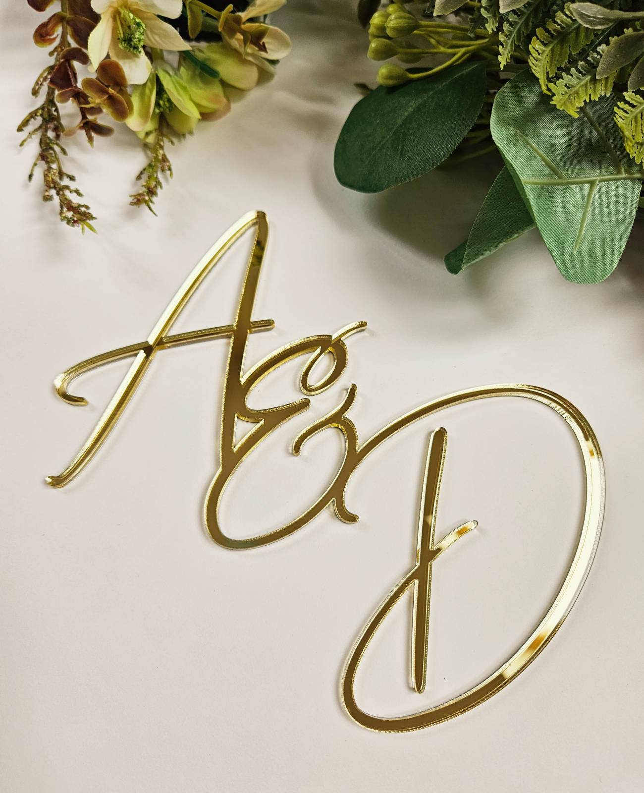 Acrylic name tag, gold